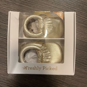 NIB Freshly Picked Moccasins in Platinum (more of a gold)